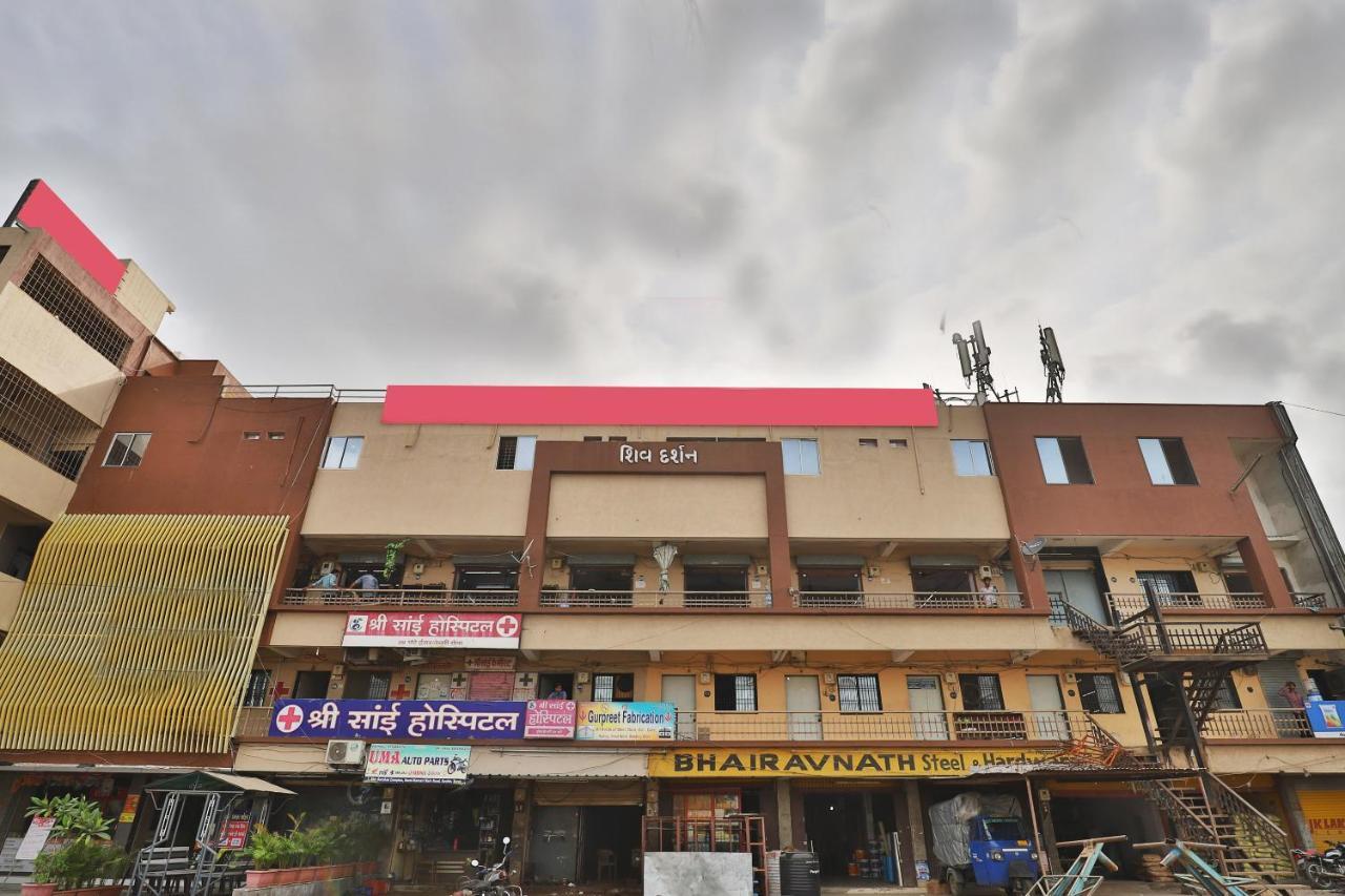 Oyo 16675 Hotel Shri Krishna Inn Surat Exterior photo