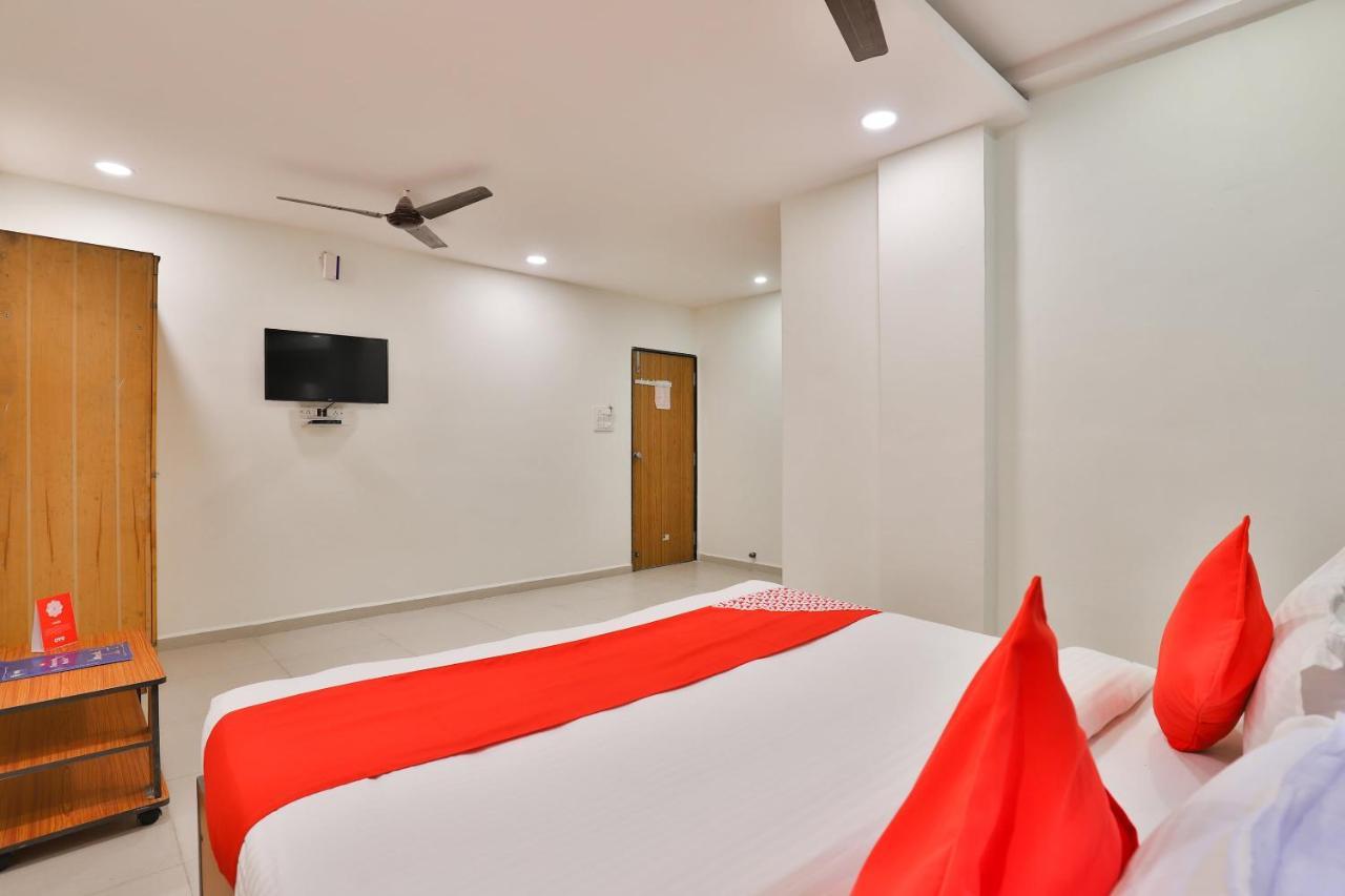 Oyo 16675 Hotel Shri Krishna Inn Surat Exterior photo