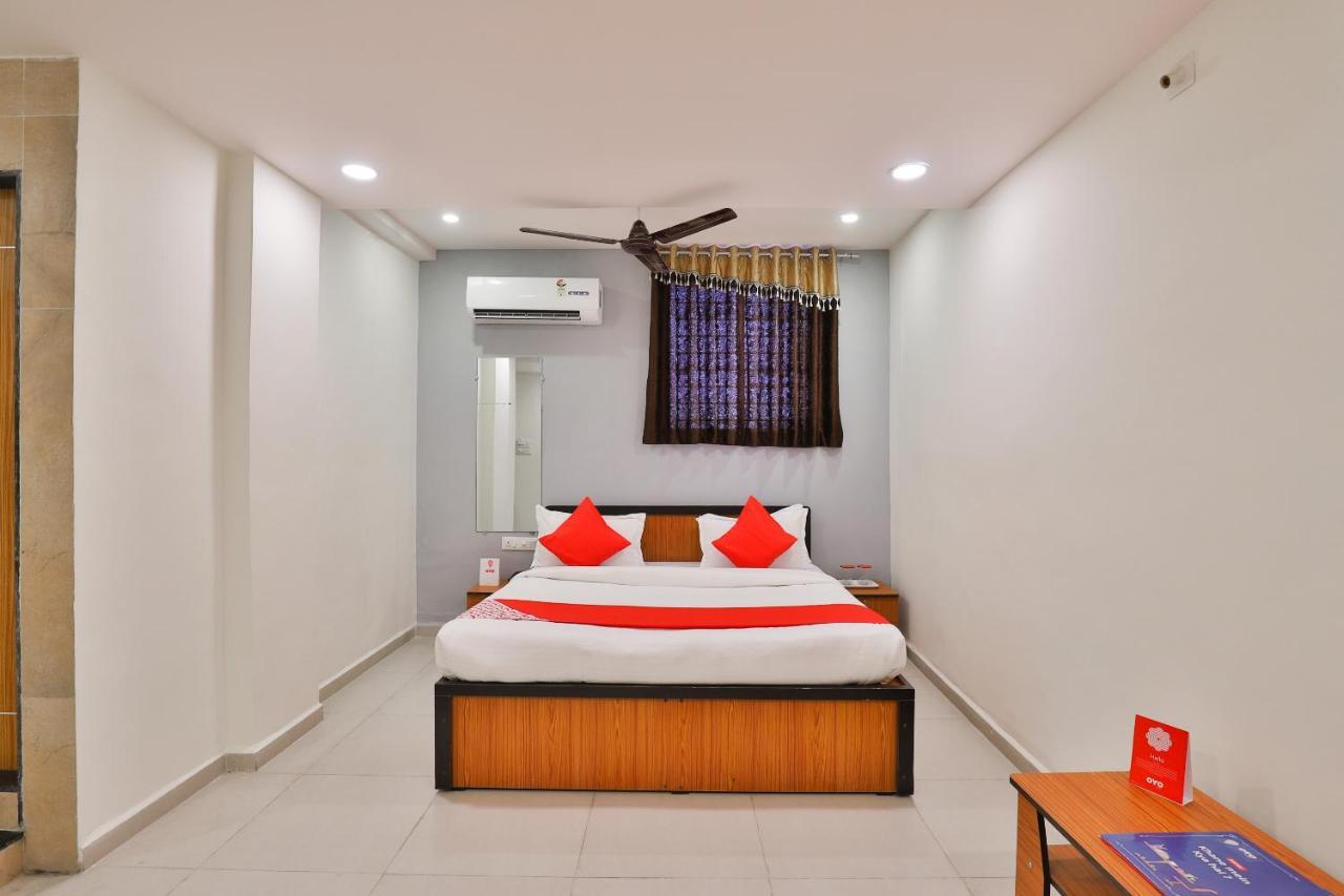 Oyo 16675 Hotel Shri Krishna Inn Surat Exterior photo